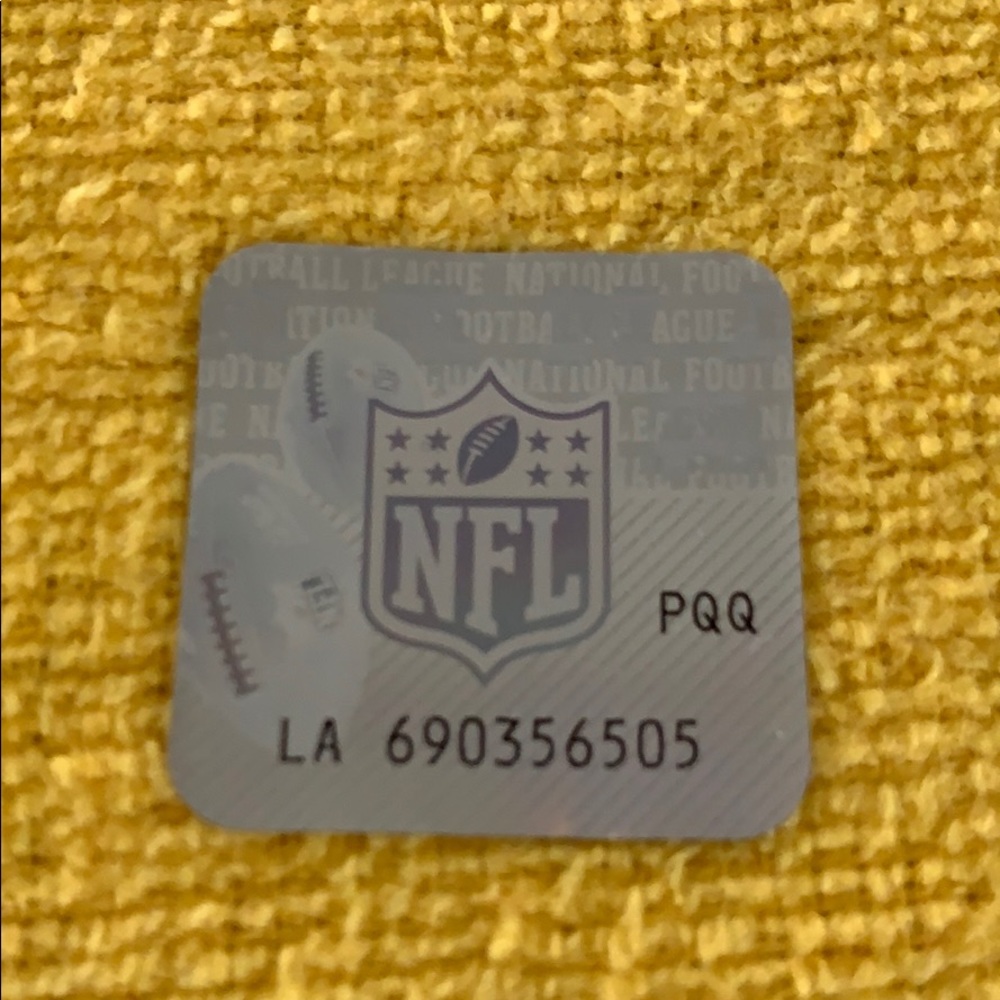 LA RAMS Collectible Towel - Picture 2 of 3